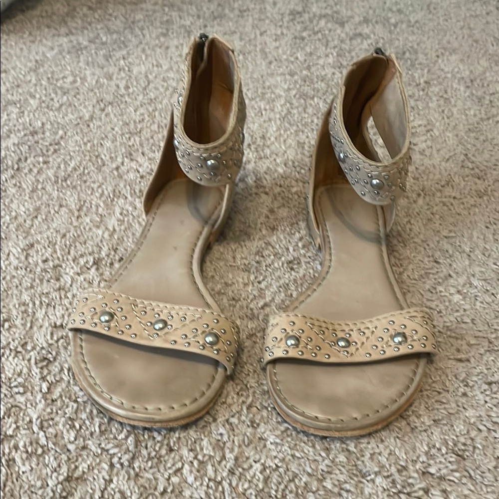 Light tan scandals by Frye